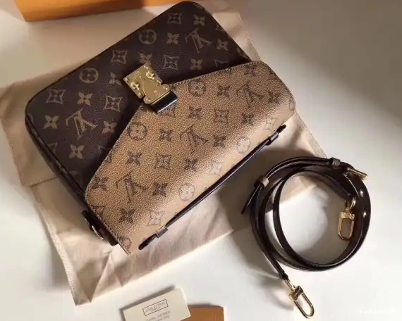 POCHETTE Vuitton METIS Louis 0322